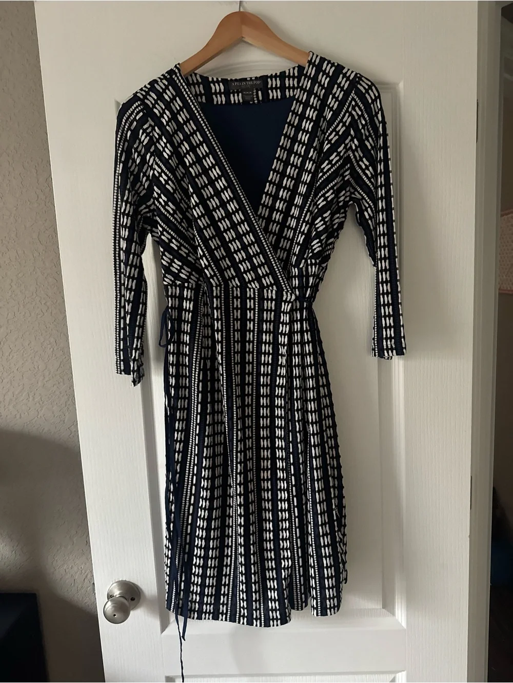 A Pea In the Pod Maternity Dress- Medium